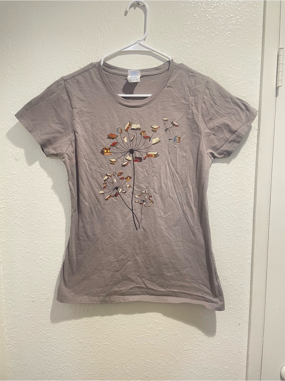 📚 Port & Company Dandelion Flying Books Tee Gray M 🪁